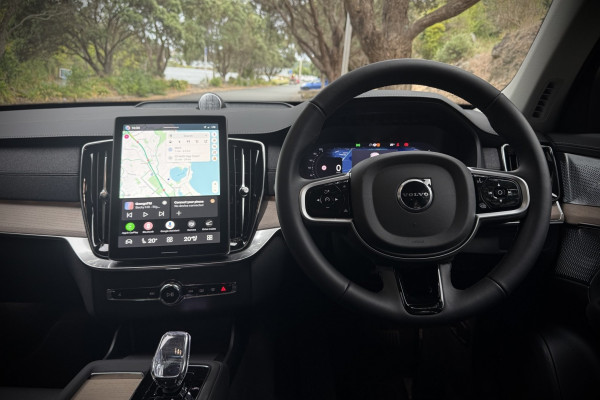 2026 Volvo XC90 L Series Ultra T8 Plug-in Hybrid Dark SUV Image 10