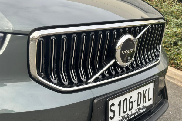 2026 Volvo XC40 XZ Ultra B4 Bright SUV Image 3