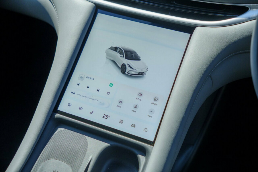 2025 MG IM5 P12L Premium Hatch Image 13