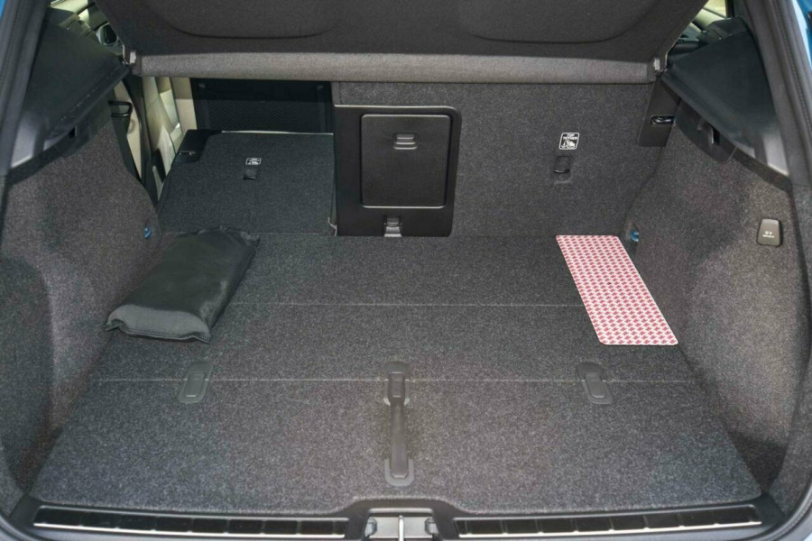 2024 MY25 Volvo XC40 XZ Ultra B4 Bright SUV Image 10