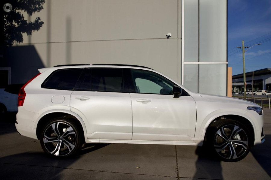 2024 Volvo XC90 L Series Recharge Ultimate T8 Plug-In Hybrid SUV Image 6