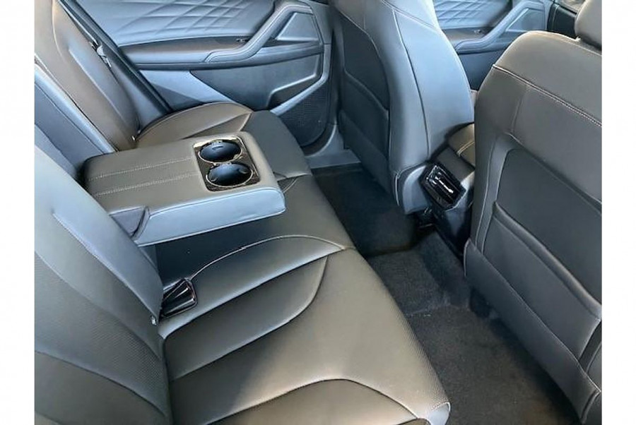 2024 MY24.5 MG HS AS33 Essence SUV Image 8