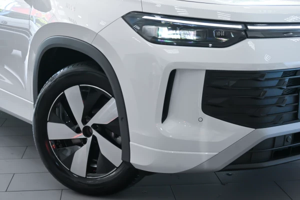 2025 Volkswagen Tayron R4 110TSI Life SUV Image 6