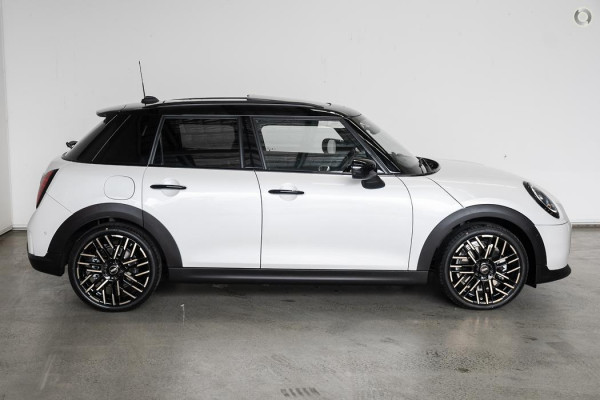 2026 MINI Cooper F65 C Favoured Hatch image 4