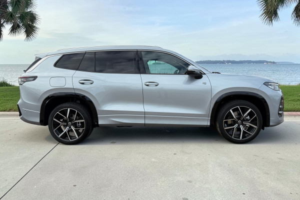 2026 Volkswagen Tayron R4 195TSI R-Line SUV Image 2