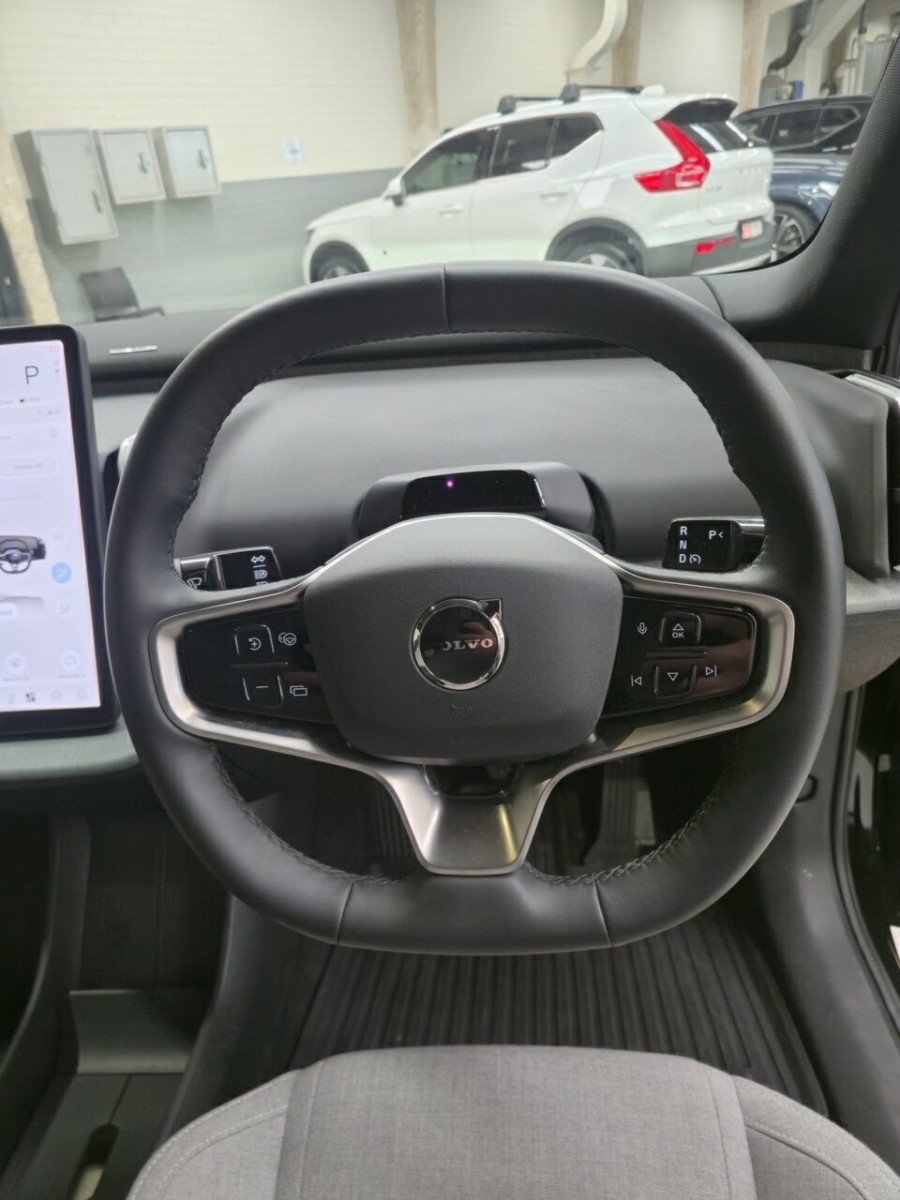 2025 Volvo EX30  Twin Motor Performance Ultra SUV Image 15