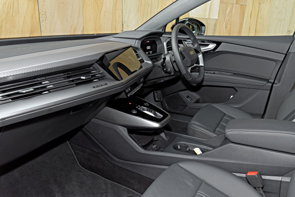 2025 MY24 Audi Q4 e-tron F4 45 SUV image 8