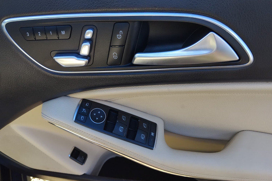 2017 Mercedes-Benz GLA-Class X156 GLA220 d SUV Image 8