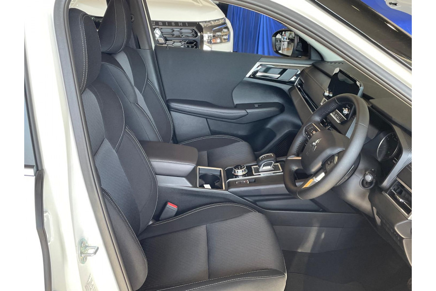 2024 Mitsubishi Outlander ZM LS SUV Image 16