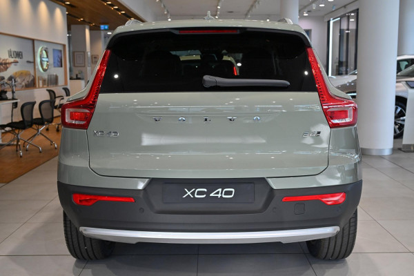 2024 MY25 Volvo XC40 XZ Ultra B4 Bright SUV Image 3