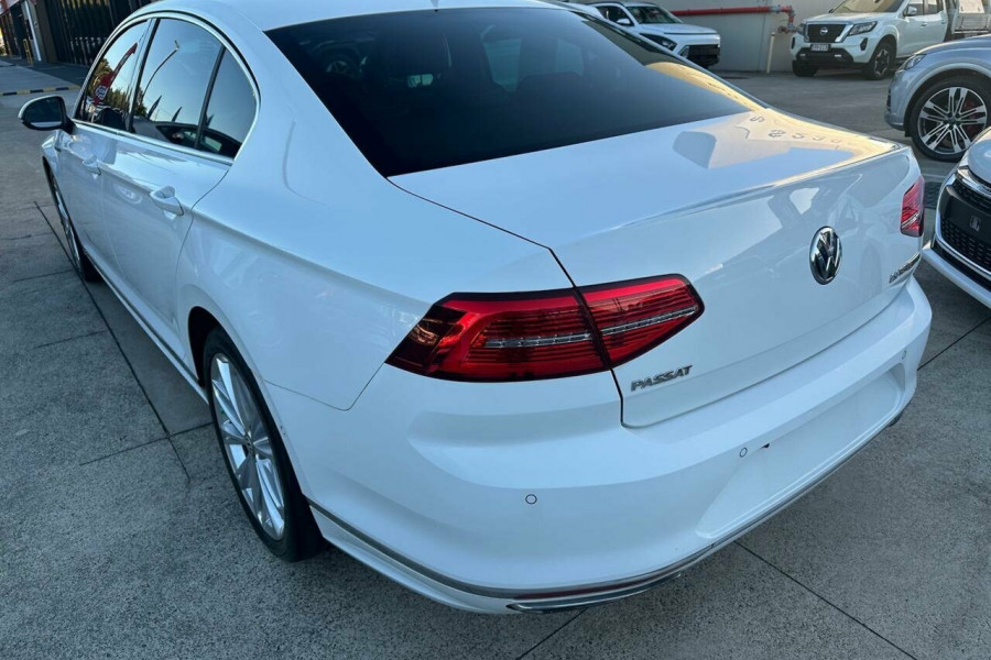 2017 MY18 Volkswagen Passat B8 206TSI R-Line Sedan Image 7