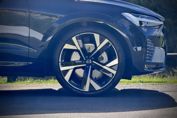2026 Volvo XC60 UZ Ultra B5 Dark SUV Image 3
