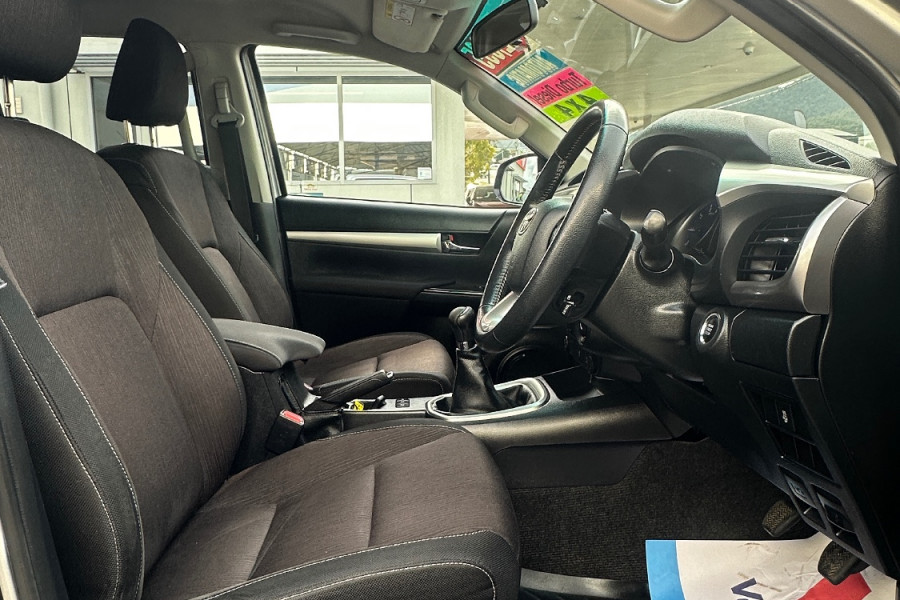 2017 Toyota HiLux  SR5 Extra Cab Pick Up Image 15