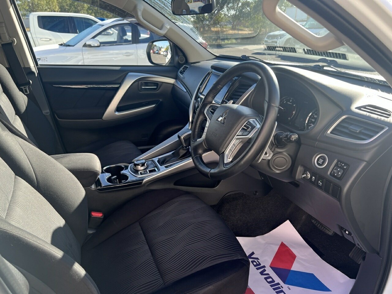 2016 Mitsubishi Pajero Sport QE GLX SUV Image 14