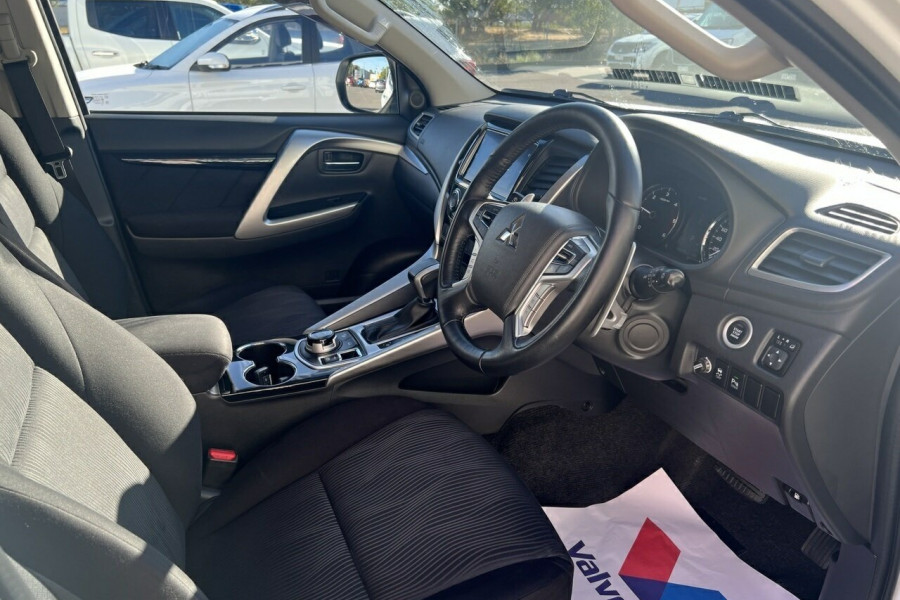 2016 Mitsubishi Pajero Sport QE GLX SUV Image 14