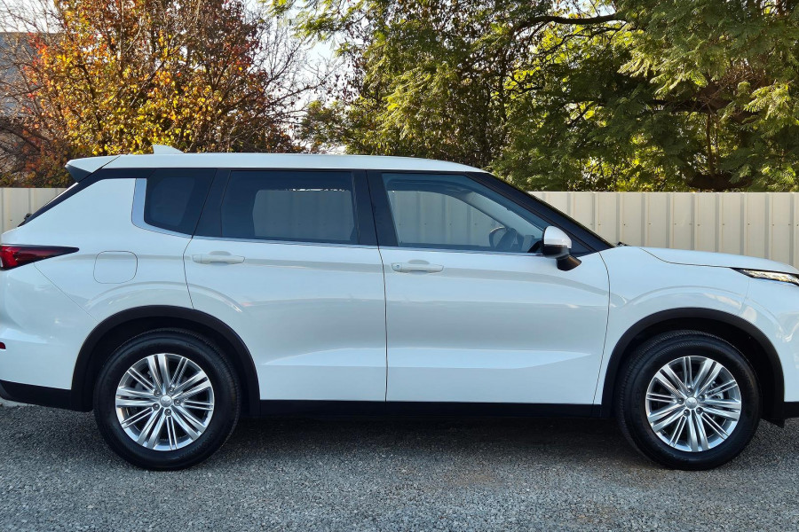 2022 Mitsubishi Outlander ZM ES SUV Image 7
