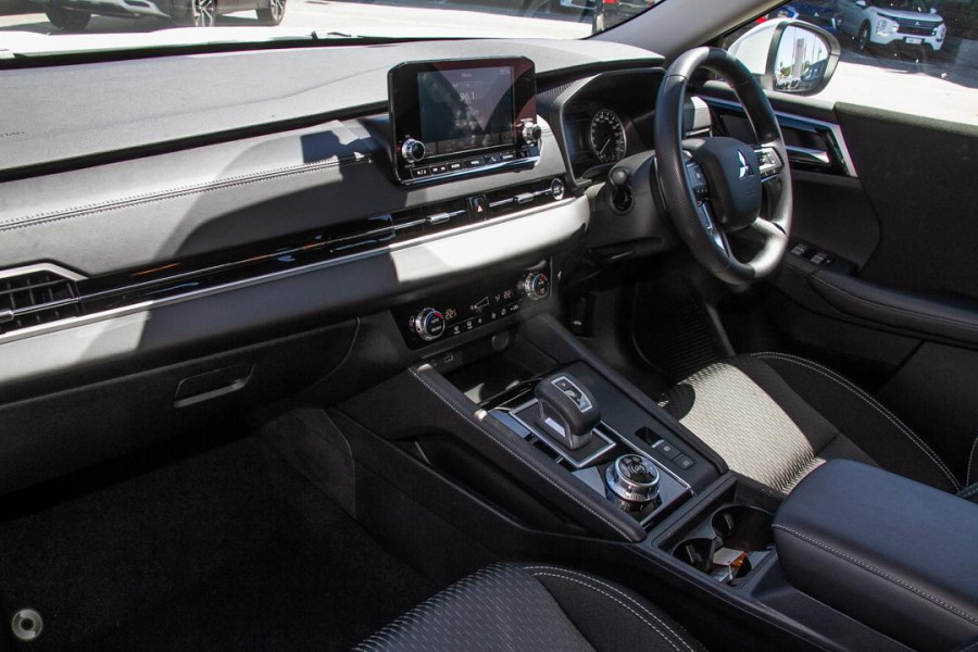 2024 Mitsubishi Outlander ZM ES SUV Image 6