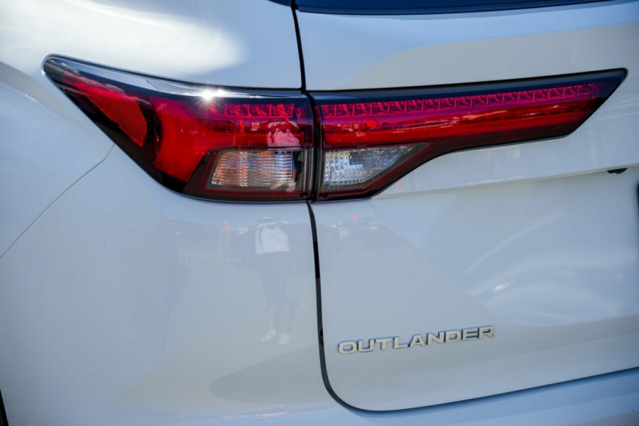 2024 Mitsubishi Outlander ZM LS SUV Image 7