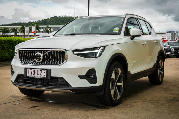 2024 MY25 Volvo XC40 XZ Ultra B4 Bright SUV Image 2