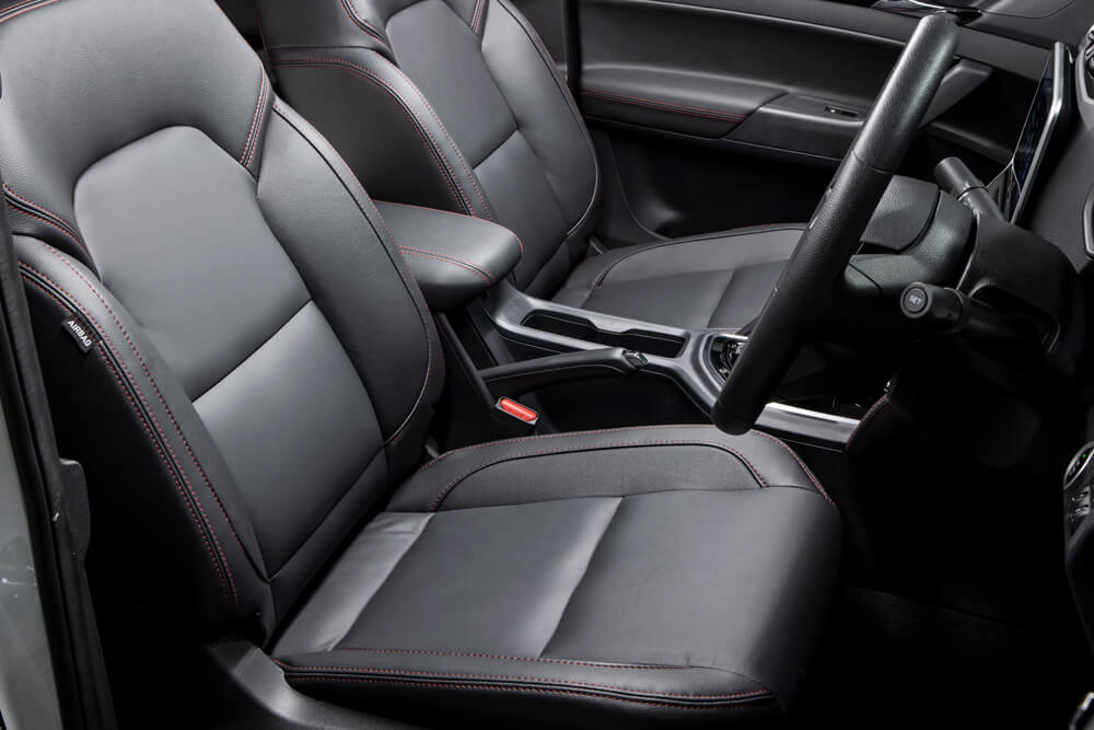 LEATHER SEATS3 WITH HEATING Image