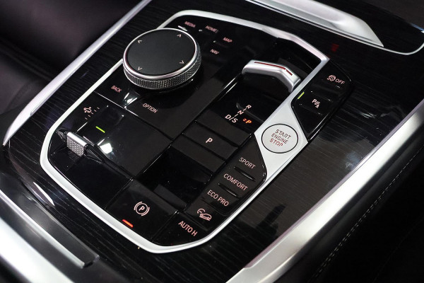 2023 BMW X7 G07 LCI xDrive40i M Sport SUV image 26