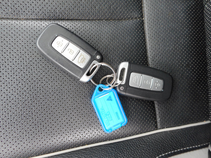 2014 Hyundai Veloster FS3 SR Turbo Hatchback Image 20