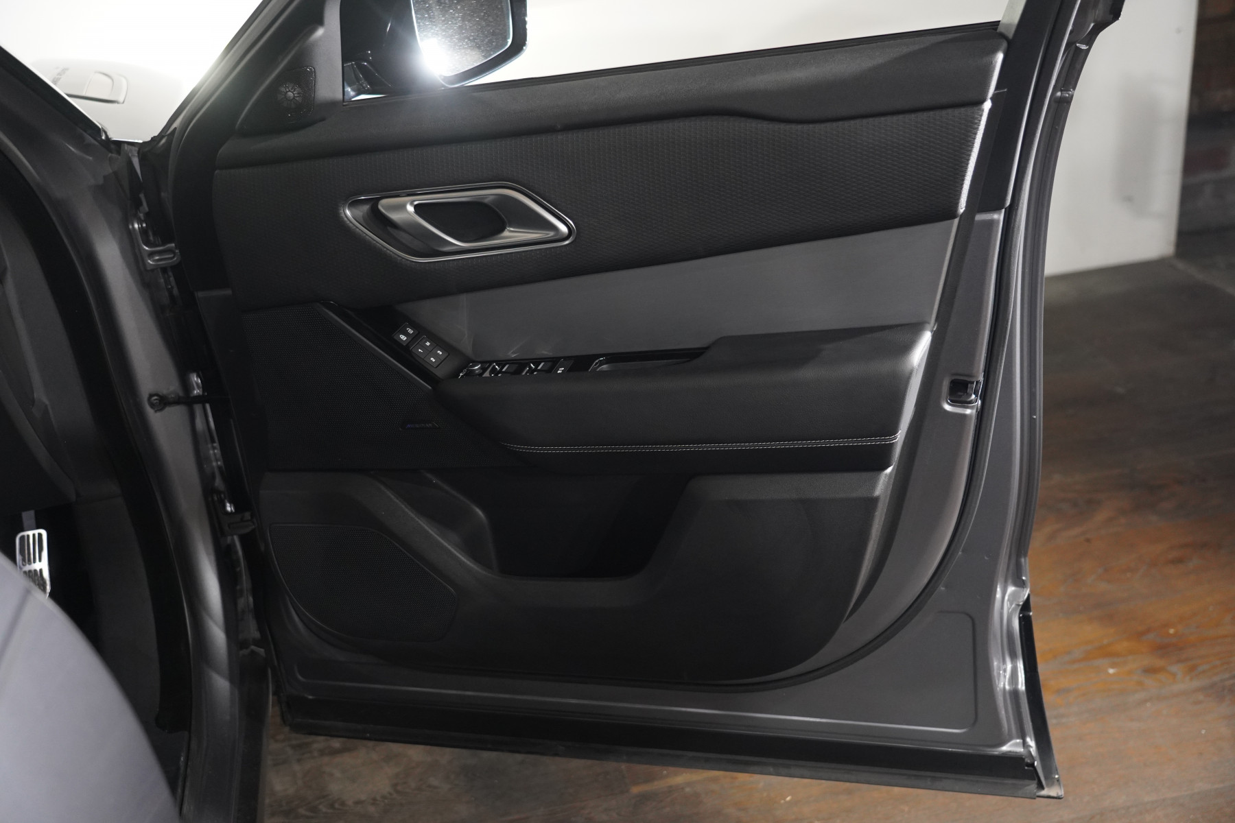 2021 Land Rover Range Rover Velar Velar P250 R-Dynamic S (184kw) SUV Image 30