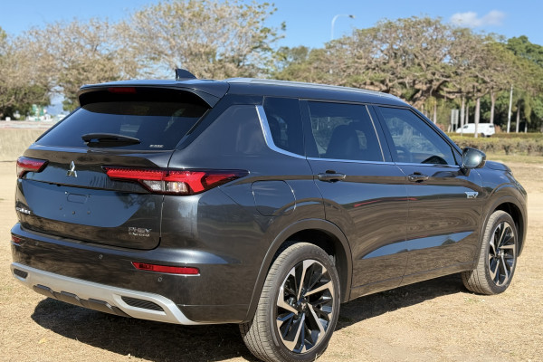 2025 MY24 Mitsubishi Outlander ZM PHEV Exceed SUV Image 6