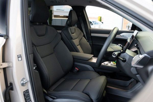 2025 Volvo EX90  Plus Twin Motor SUV Image 14