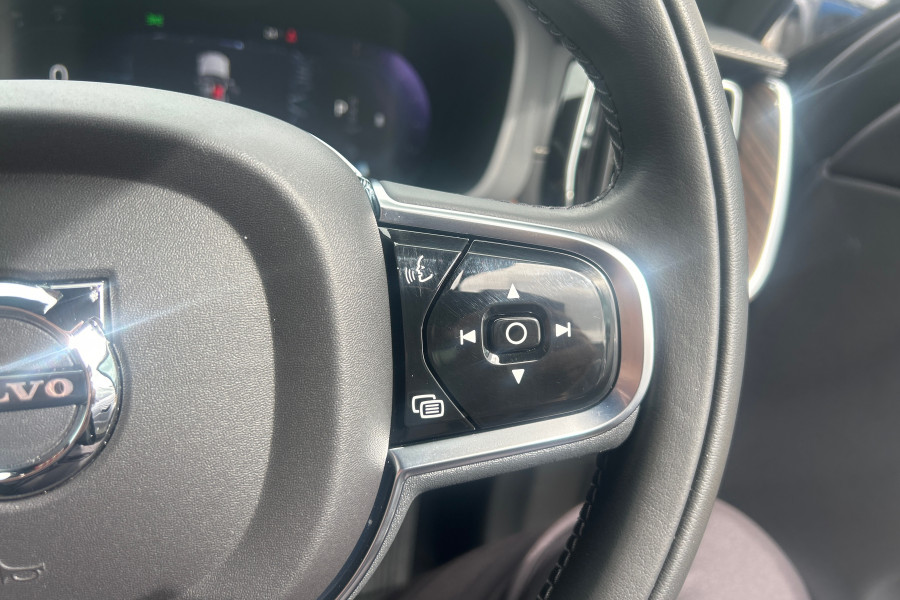 2021 MY22 Volvo XC60 UZ B5 Inscription SUV Image 40