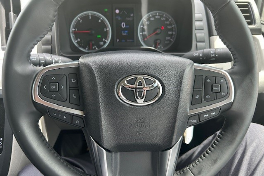 2020 Toyota HiAce GDH300R  Crew Van Image 10
