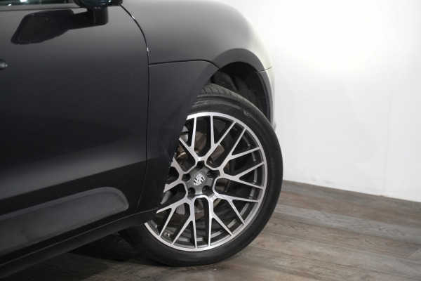 2021 Porsche Macan SUV Image 9