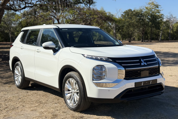 2026 Mitsubishi Outlander ZM ES Wagon Image 1