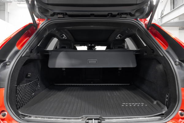 2022 Volvo XC60 UZ T8 Ultimate Recharge Plug in hybrid SUV Image 8