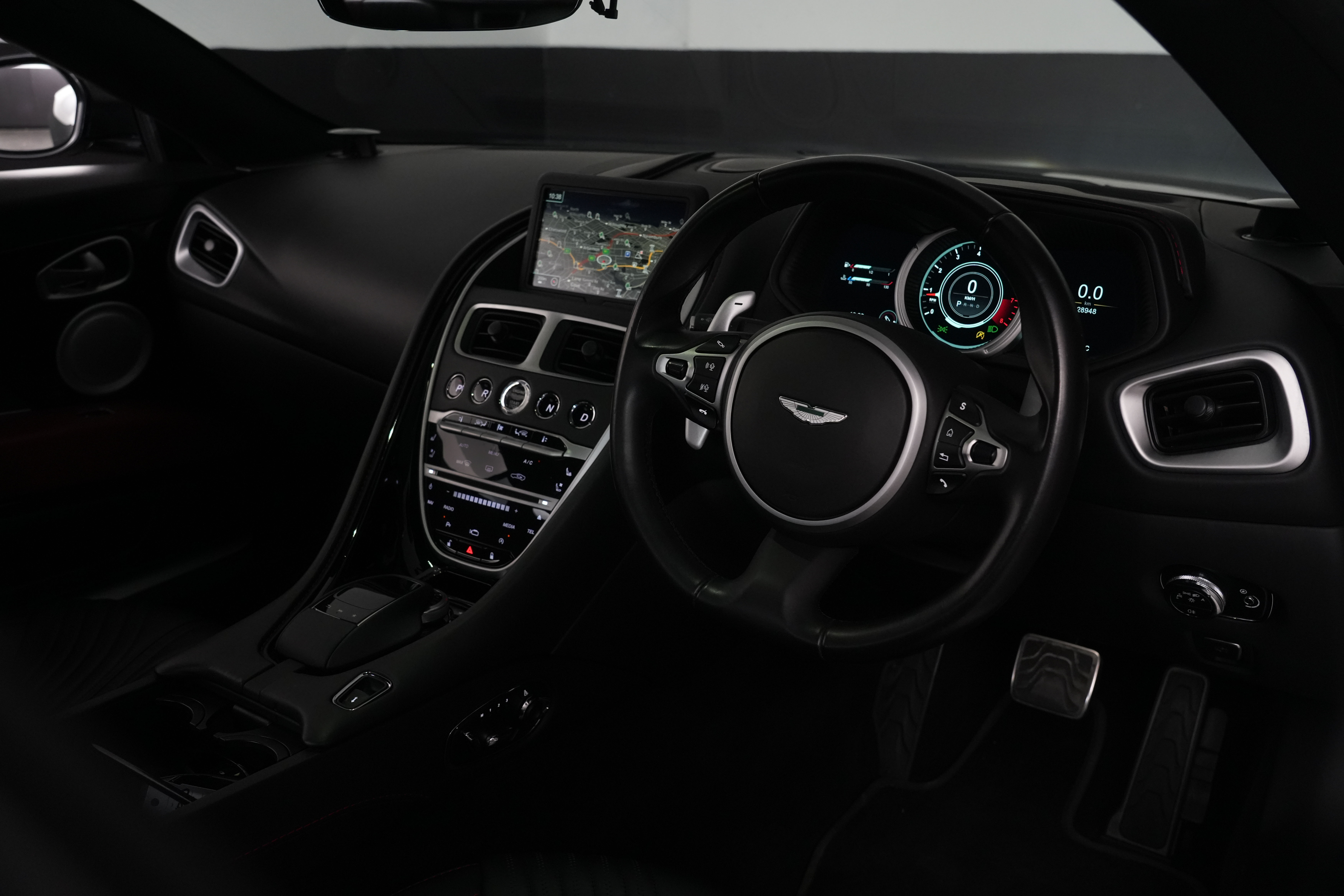 2018 Aston Martin DB11 Coupe Image 28