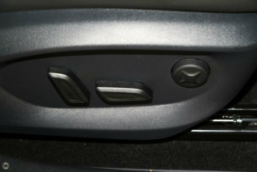 2024 MY24.5 MG HS AS33 Essence SUV Image 13