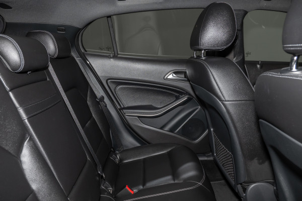 2017 Mercedes-Benz GLA-Class 180 SUV Image 3
