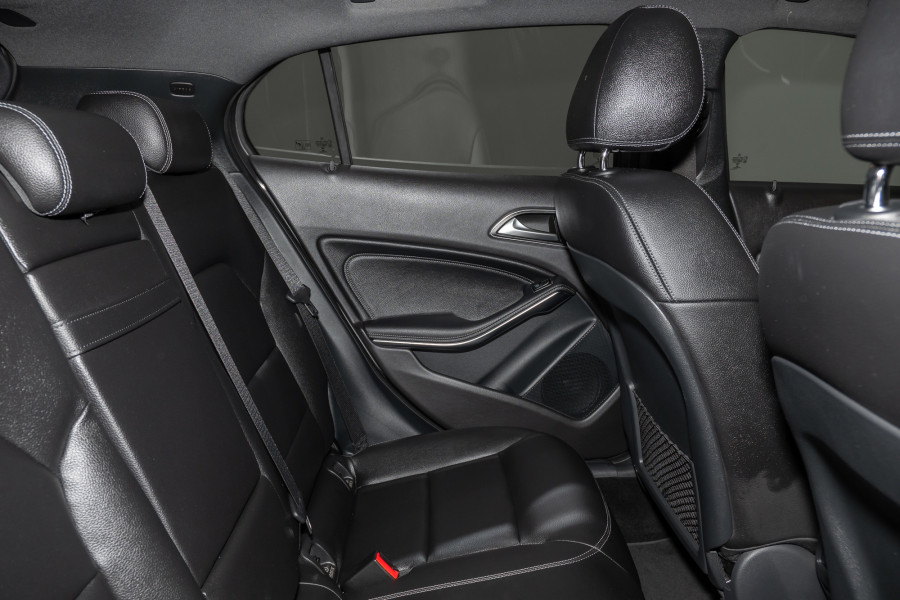 2017 Mercedes-Benz GLA-Class 180 SUV Image 3