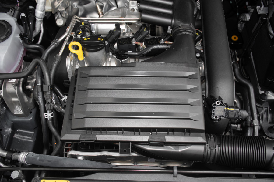 2025 Volkswagen Golf 8.5 110TSI R-Line Hatch Image 24