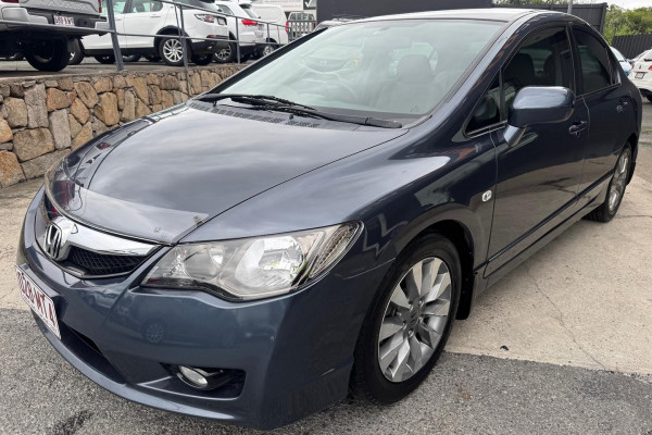 2011 MY10 Honda Civic 8th Gen VTi-L Sedan Image 2