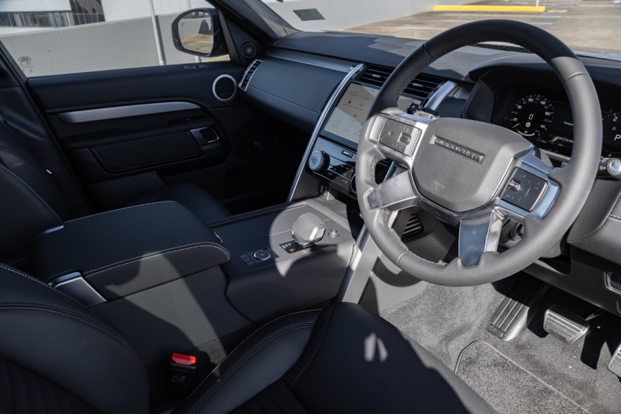 2026 Land Rover Discovery Series 5 D350 Dynamic SE SUV