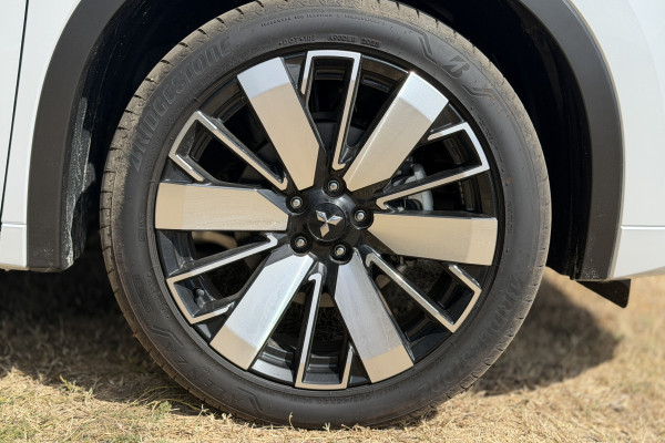 2025 Mitsubishi Outlander ZM Exceed SUV Image 10