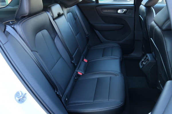 2025 MY26 Volvo XC40 XZ Plus B4 SUV Image 16
