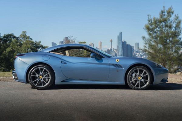 2011 Ferrari California Convertible Image 7