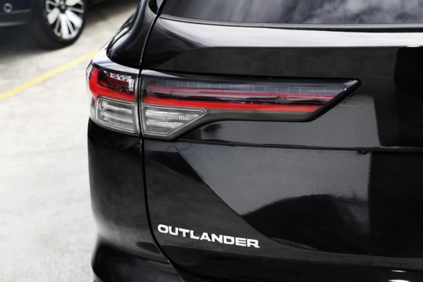 2026 Mitsubishi Outlander ZM Exceed Tourer SUV Image 4