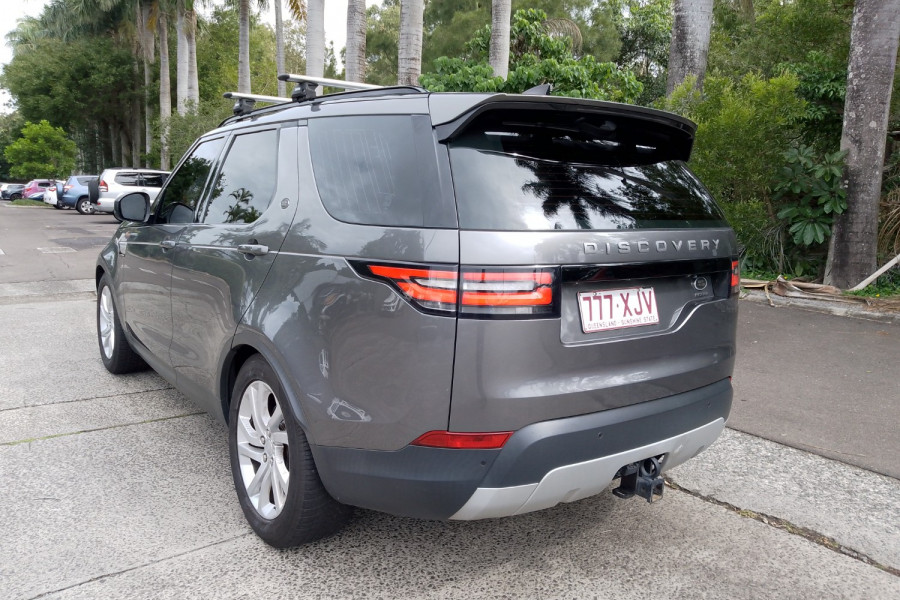 2017 Land Rover Discovery Series 5 HSE SUV Image 9