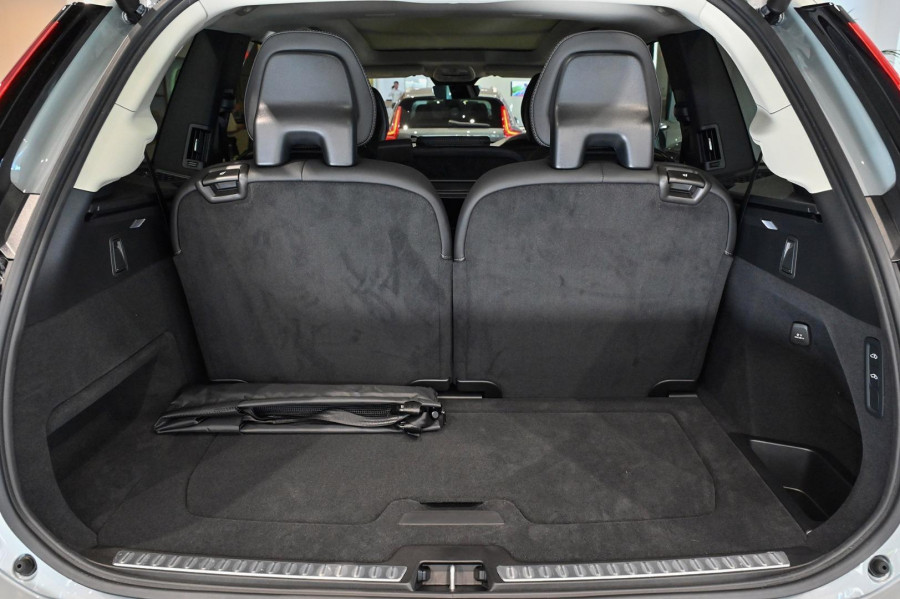 2026 Volvo XC90 L Series Ultra B5 Dark SUV Image 10