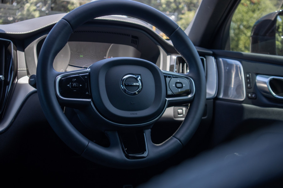 2022 Volvo XC60 T8 RECHARGE PHEV Ultimate SUV Image 10