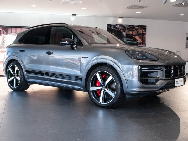 2024 MY25 Porsche Cayenne Turbo E-Hybrid SUV image 2