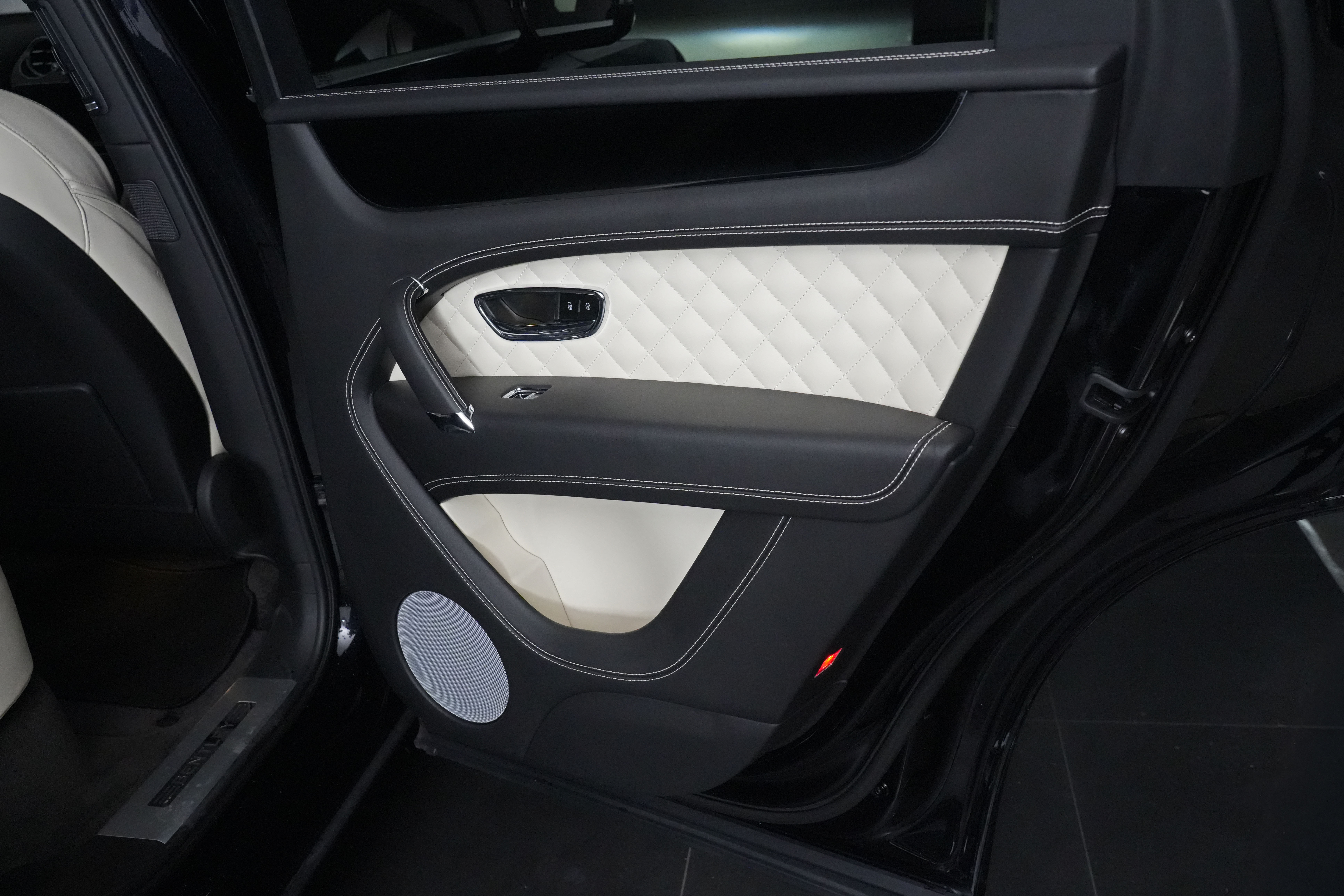 2018 Bentley Bentayga W12 SUV Image 51